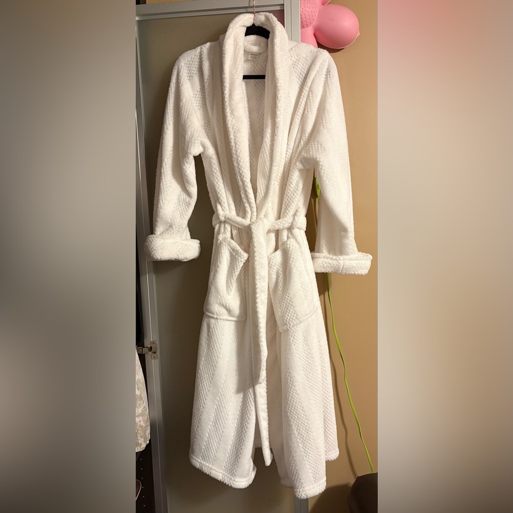 Luxurious Plush Fluffy Fuzzy White Bathrobe Robe